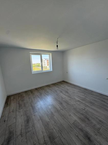 Apartament cu 3 camere semidecomandat în Torontalului