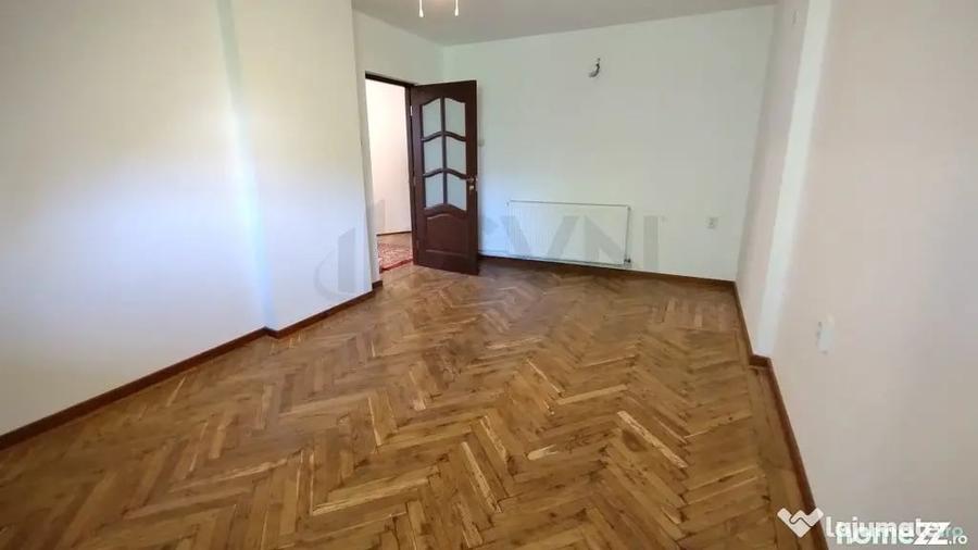 Apartament cu 3 camere decomandat în Capitale