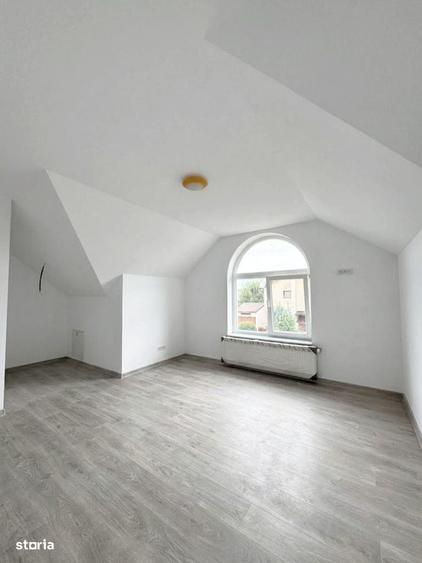 Casă cu 4 camere decomandat cu Teren 250 Mp în Vladimirescu