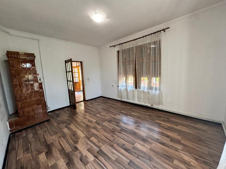 Casă individuală cu 5 camere cu Teren 1500 Mp în Tunari