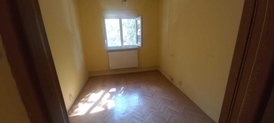 Apartament cu 3 camere semidecomandat în Circumvalațiunii