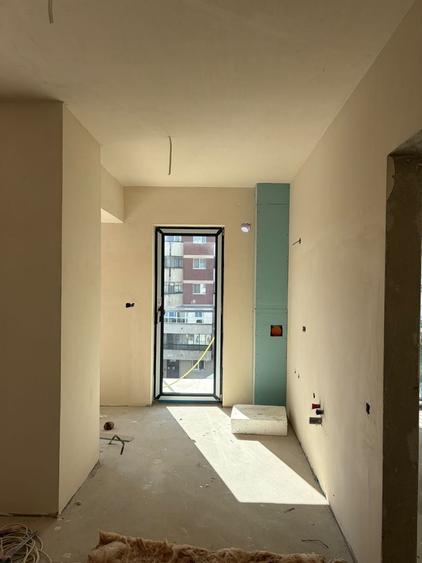 Apartament cu 3 camere semidecomandat în Mărăști