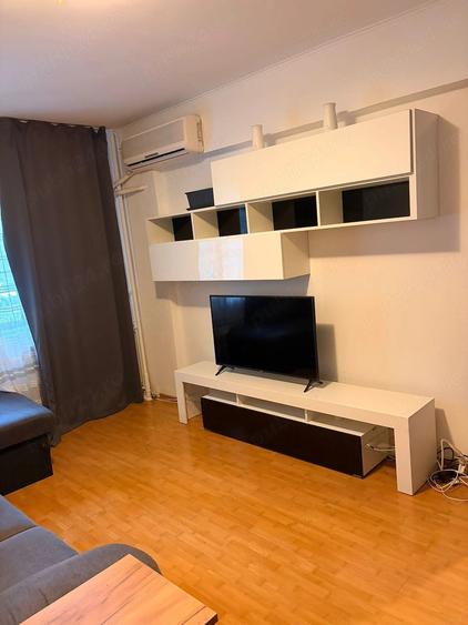 Apartament cu 3 camere decomandat în Giurgiului