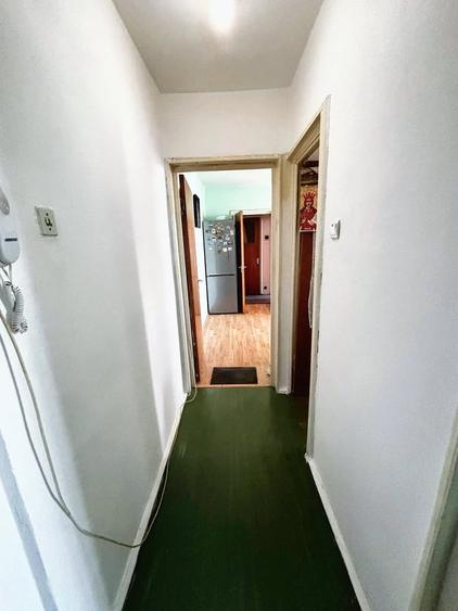 Apartament cu 3 camere semidecomandat în Apusului
