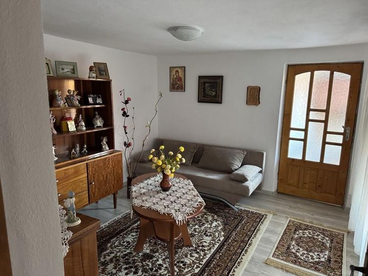 Casă cu 4 camere în Ceauru