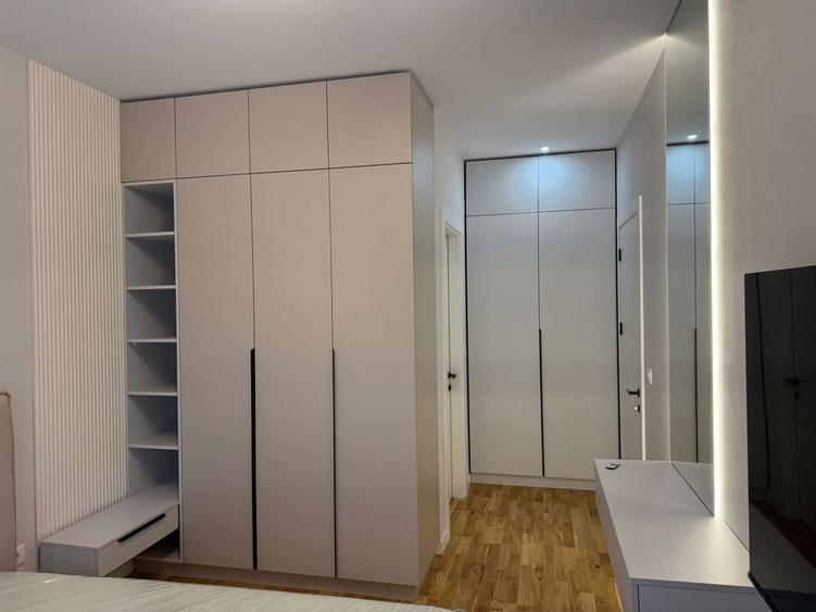 Apartament cu 3 camere semidecomandat, mobilat în P-ta Presei Libere