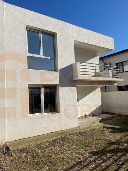 Duplex cu 4 camere cu Canalizare în Mamaia-Sat