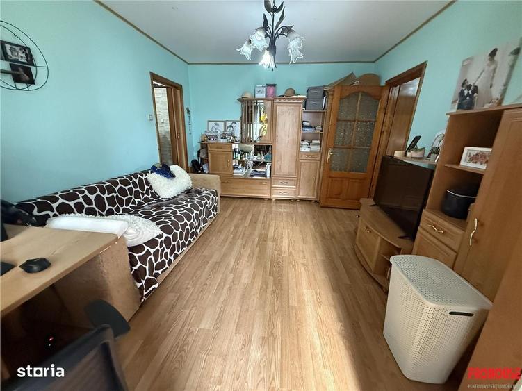 Apartament cu 2 camere semidecomandat în Mioriței