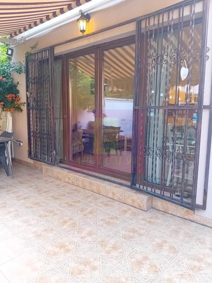 Casă cu 5 camere cu Teren 240 Mp în Tei