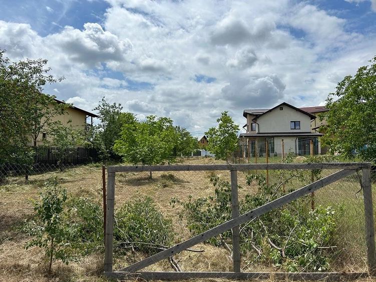 Teren de 975 mp, în Păulești