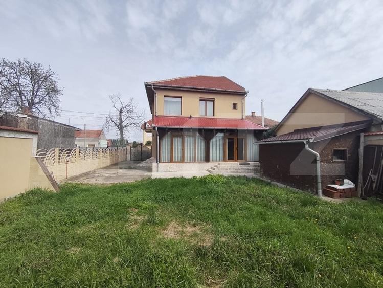 Casă individuală cu 5 camere cu Canalizare în Iosia