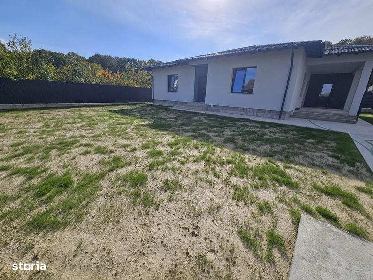 Casă cu 4 camere decomandat în Smeura