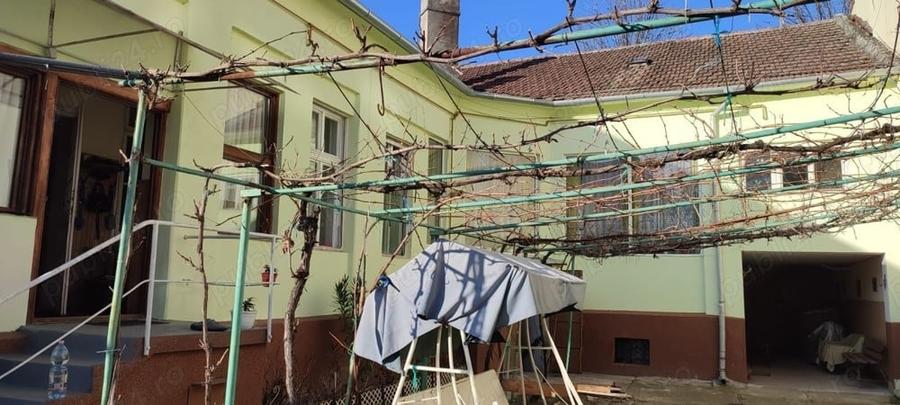 Casă cu 4 camere cu Teren 600 Mp în Intim