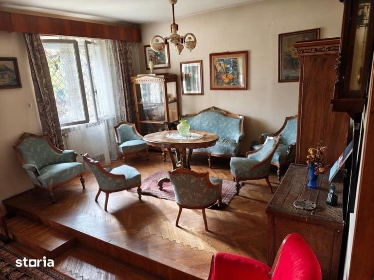 Casă cu 4 camere cu Teren 300 Mp în Central