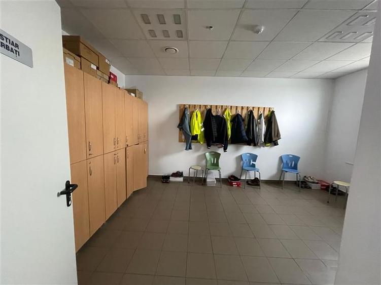 Spațiu industrial, de 3,026 mp, în Lețcani