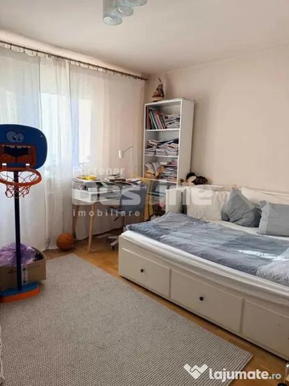Apartament cu 3 camere decomandat în Nerva Traian