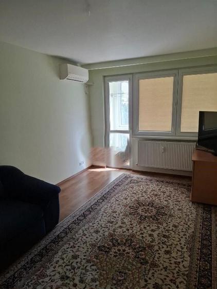 Apartament cu 3 camere decomandat în Obor