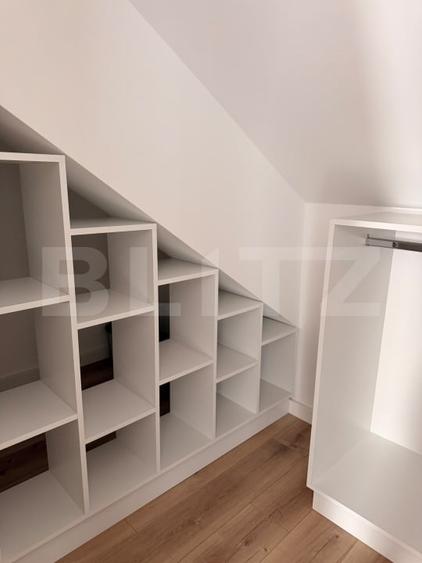 Apartament cu 3 camere semidecomandat, mobilat în Florești