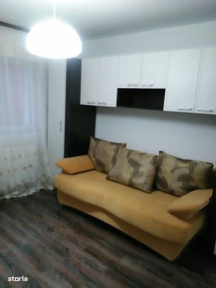Apartament cu 3 camere decomandat în Petros