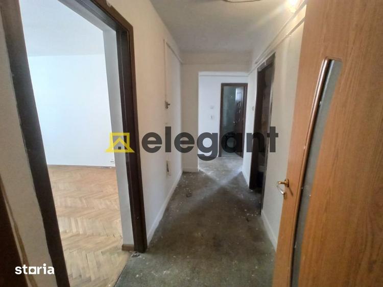 Apartament cu 3 camere decomandat în Craiovița Nouă