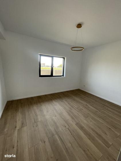 Casă cu 4 camere cu Teren 425 Mp în Domnești