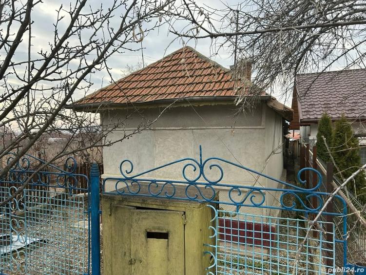 Casă cu 5 camere cu Teren 330 Mp în Valea Nucului