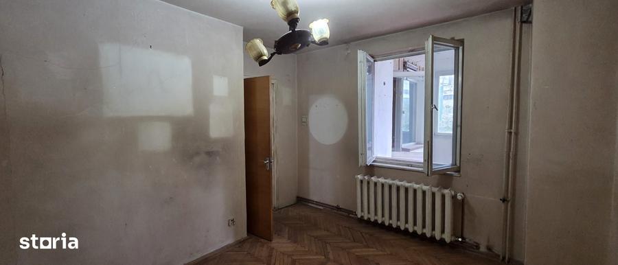 Apartament cu 3 camere decomandat în Centrul Civic