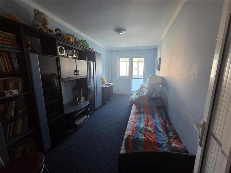 Apartament cu 4 camere decomandat în Ostroveni