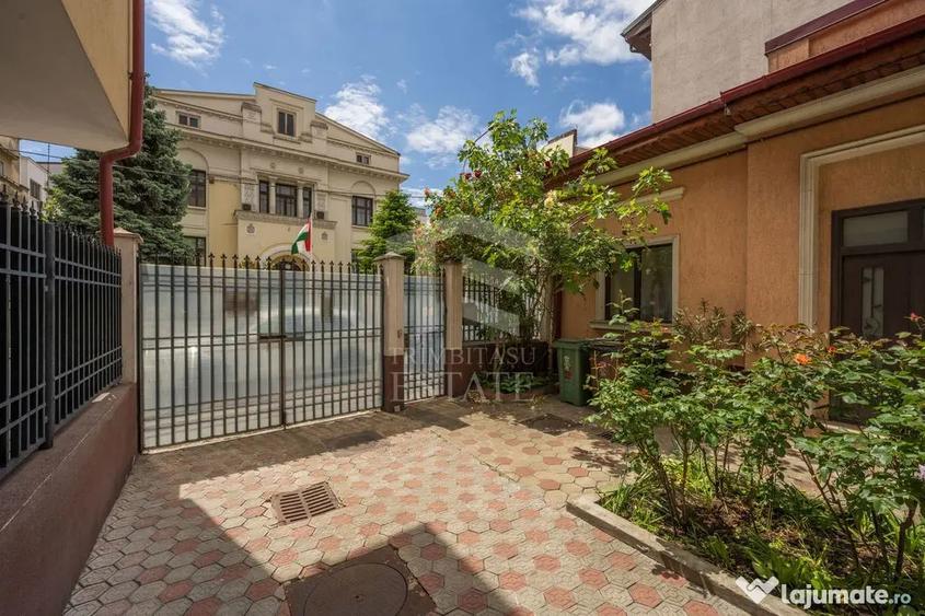 Casă cu 7 camere cu Teren 676 Mp în Romană
