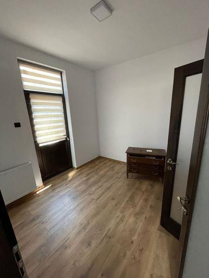 Apartament cu 2 camere semidecomandat în Cihei