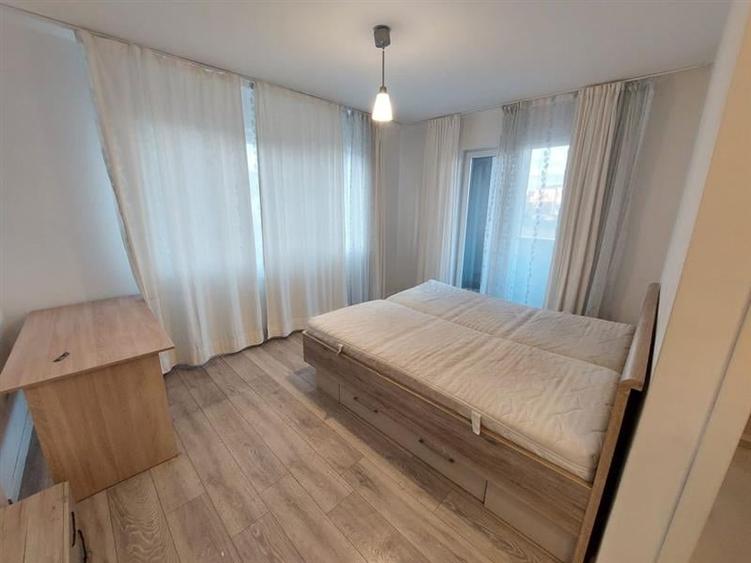 Apartament cu 3 camere semidecomandat, mobilat în Florești