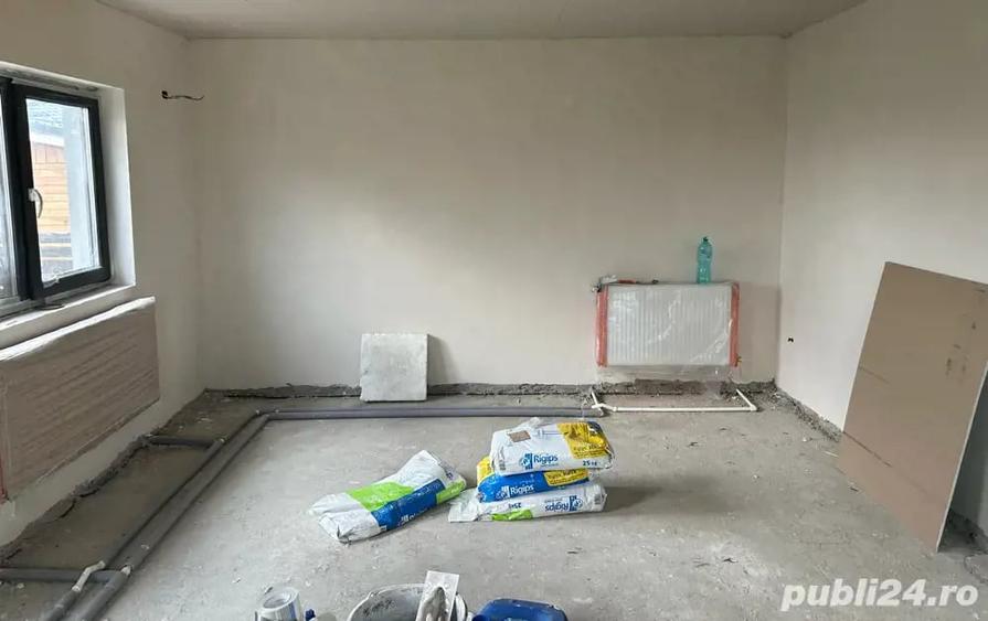 Casă cu 4 camere cu Teren 350 Mp în 1 Decembrie
