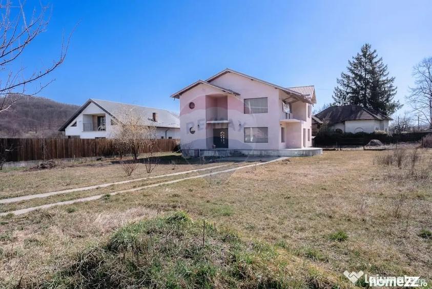 Casă cu 5 camere cu Teren 1240 Mp în Băbana