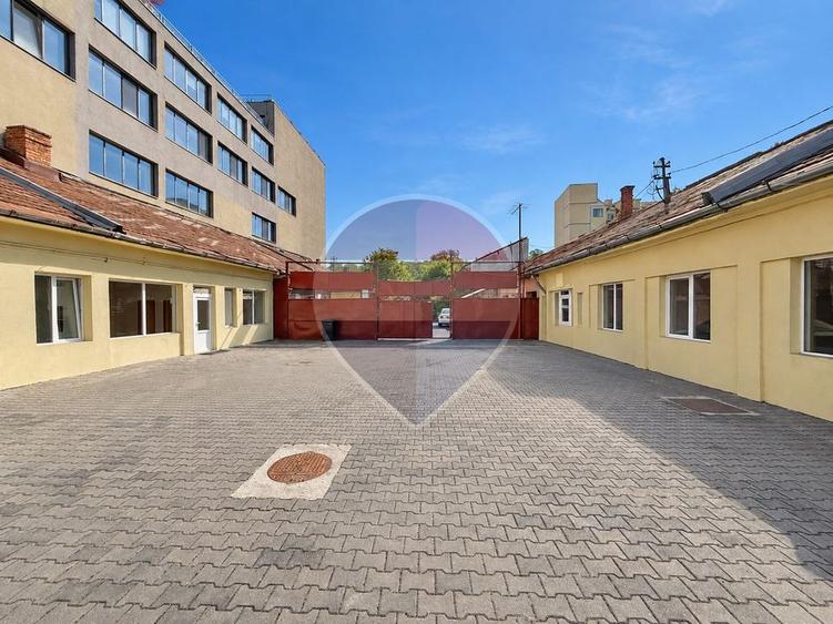 Birou, de 81.589996337891 mp, în Semicentral