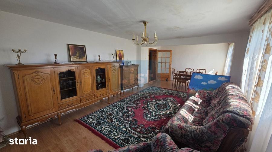 Casă cu 6 camere cu Teren 750 Mp în Schela