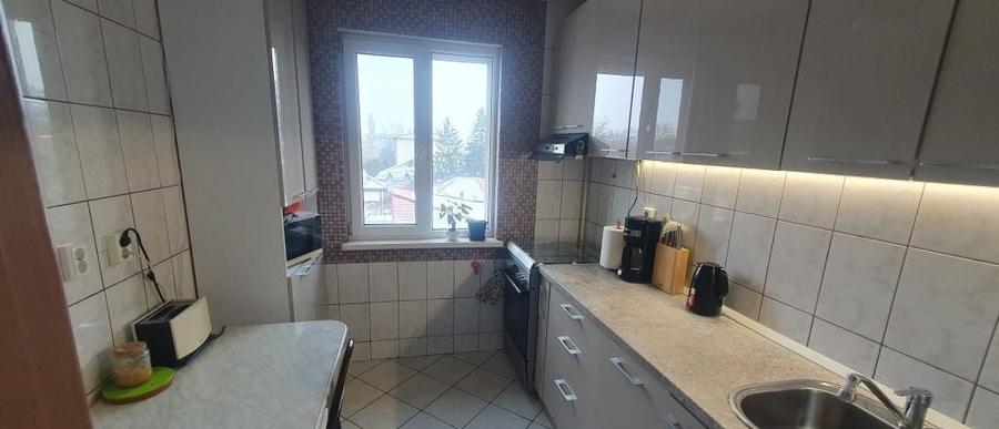 Apartament cu 3 camere semidecomandat, mobilat în Militari