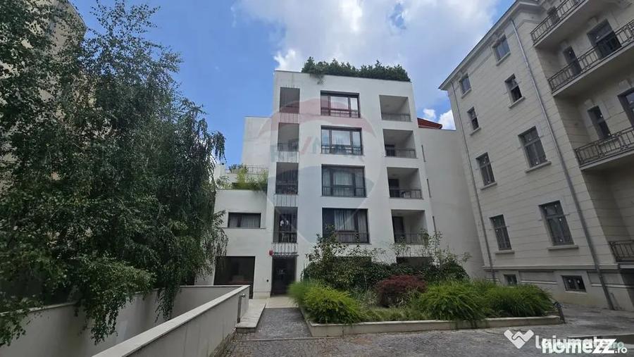 Apartament cu 3 camere semidecomandat în Grădina Icoanei