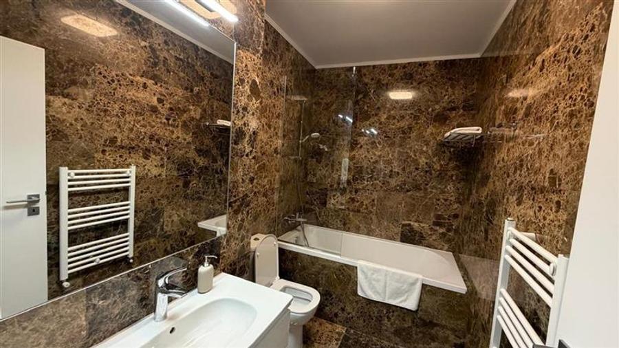 Apartament cu 2 camere semidecomandat, mobilat în Mărăști