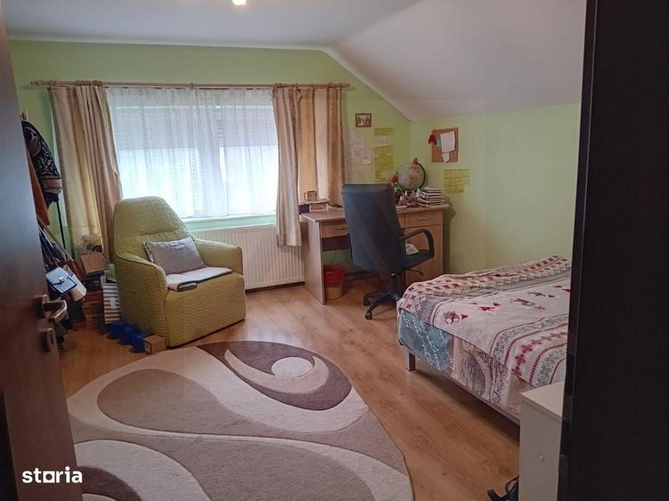 Casă cu 3 camere în Gușterița