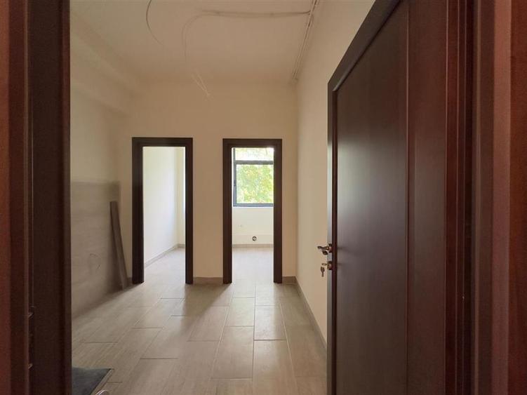 Birou, de 190 mp, în Baza 3