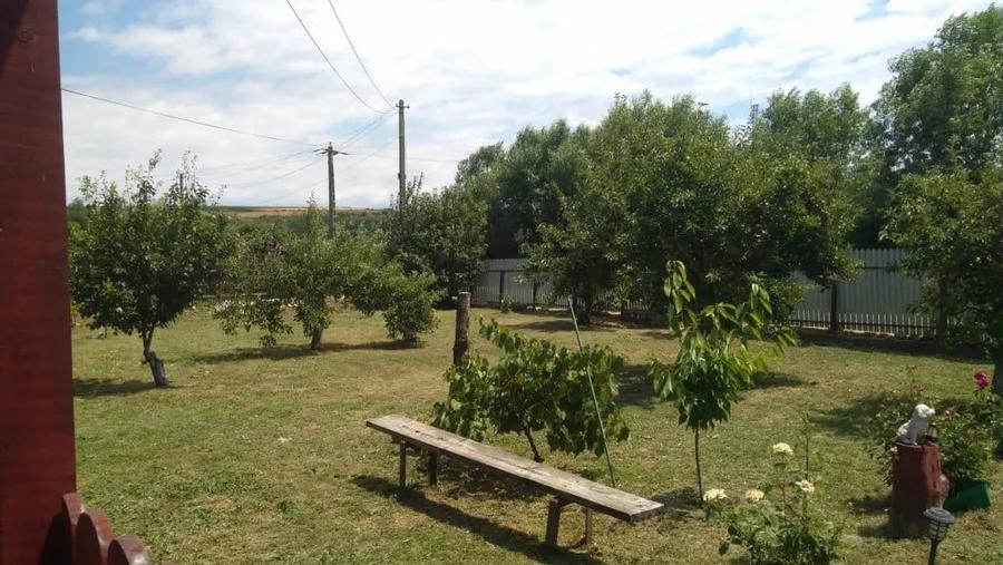 Casă cu 3 camere în Podu Turcului