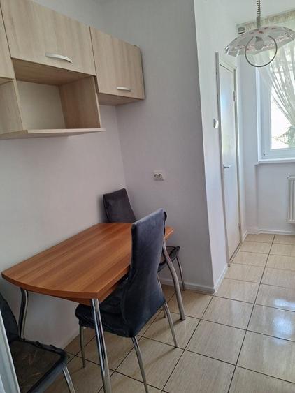Apartament cu 3 camere semidecomandat în Exterior Vest