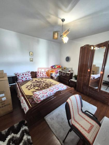 Apartament cu 3 camere decomandat în Găvana