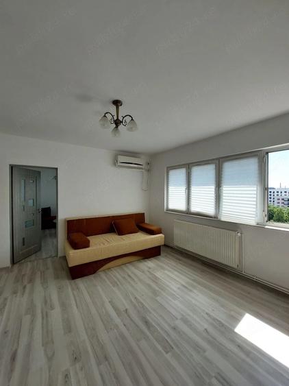 Apartament cu 3 camere semidecomandat în Palat