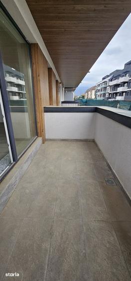 Apartament cu 3 camere decomandat în Tractorul