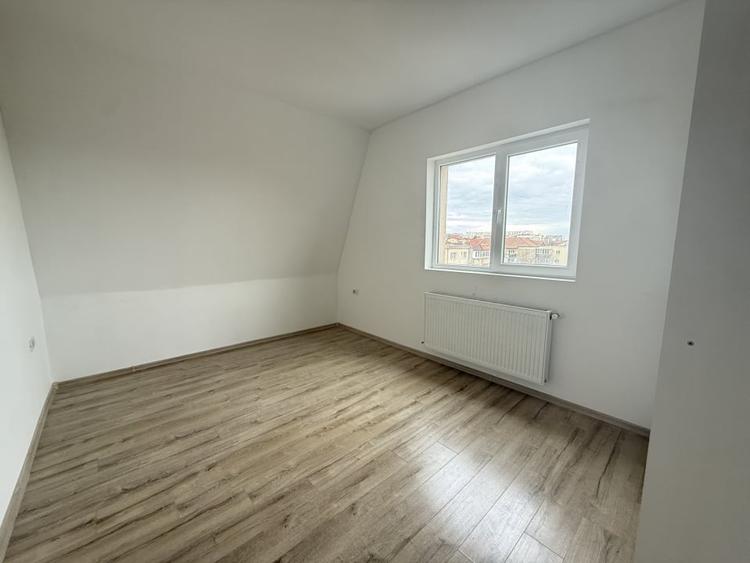 Apartament cu 3 camere decomandat în Aradului