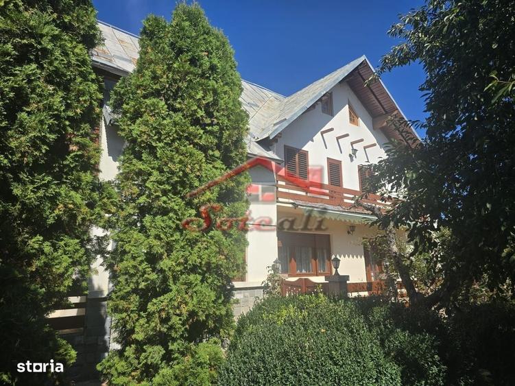 Casă cu 4 camere cu Teren 1173 Mp în Bănești