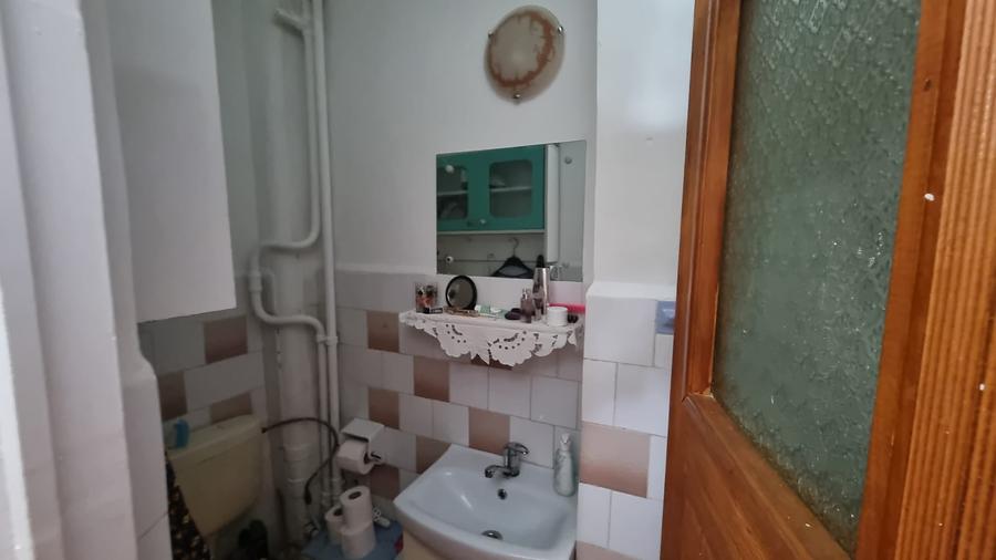 Apartament cu 3 camere decomandat în Nicolina