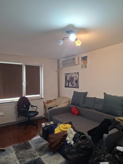 Apartament cu 3 camere semidecomandat în Rahova