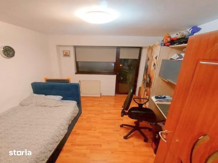 Apartament cu 4 camere decomandat în Central